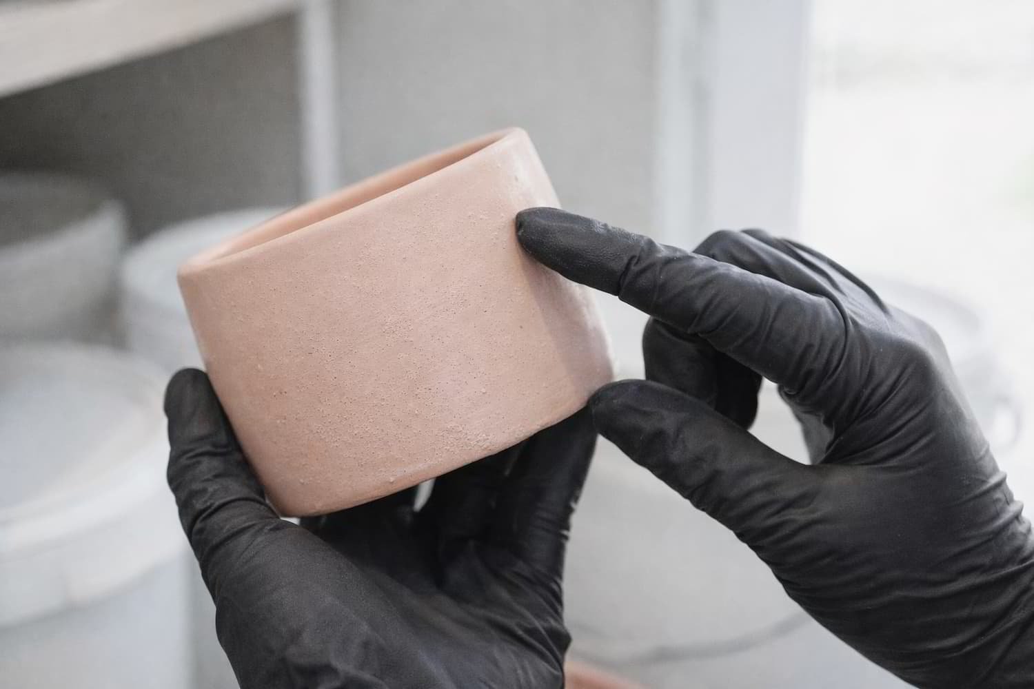 Effacement des micro défauts sur la pièce à la main